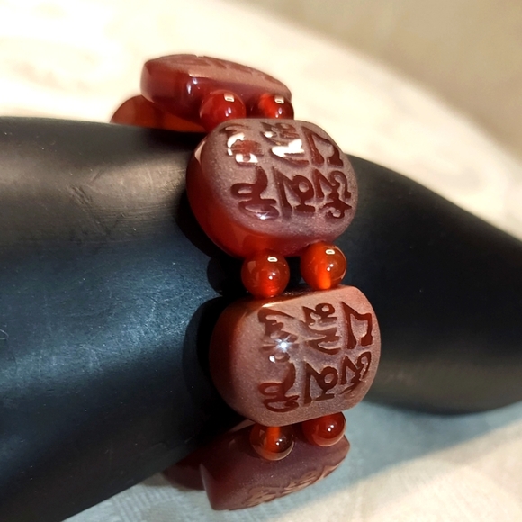 RARE 1970s HSUI Natural Red Jade Stretch Bracelet Hand Carved Chinese Character - Picture 1 of 11